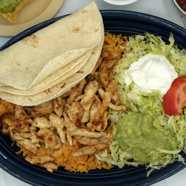 Lunch Arroz Con Pollo.